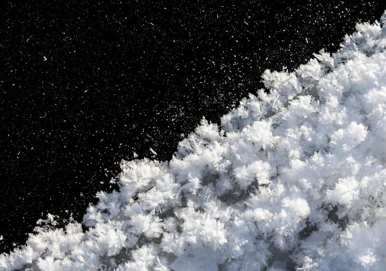 Descubren nueva forma de hielo que puede cambiar lo que sabíamos del agua Descubren nueva forma de hielo que puede cambiar lo que sabíamos del agua