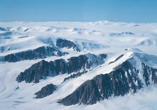 Descubren un gran agujero en el hielo más grueso del Ártico