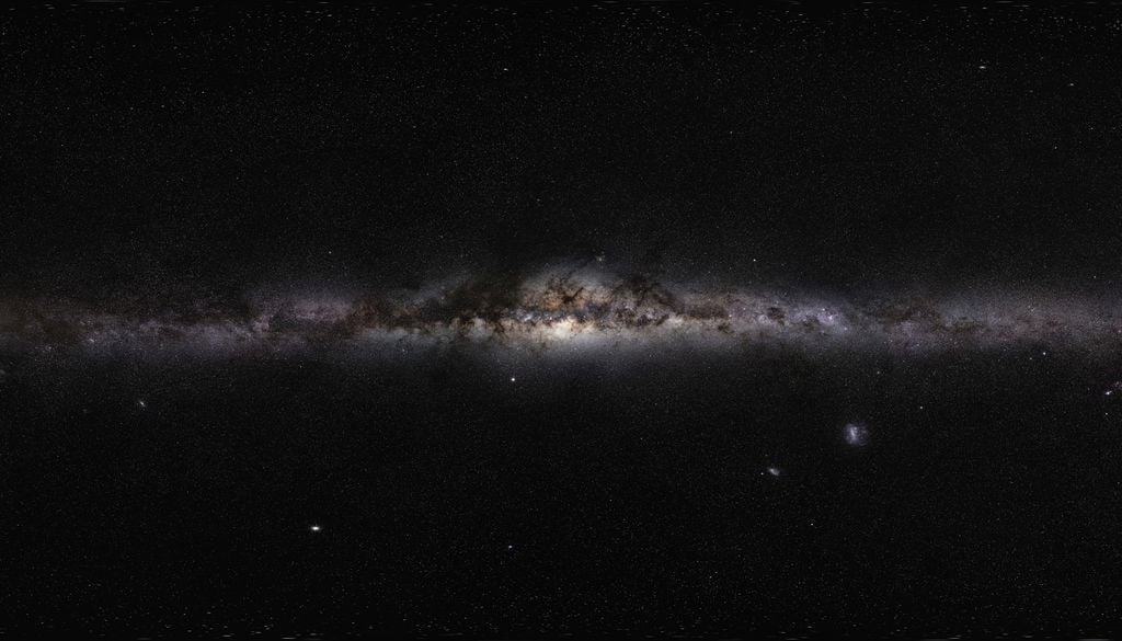 El centro de la Vía Láctea es particularmente complejo de observar debido al polvo cósmico, que bloquea la luz visible. Imagen: ESO/S. Brunier