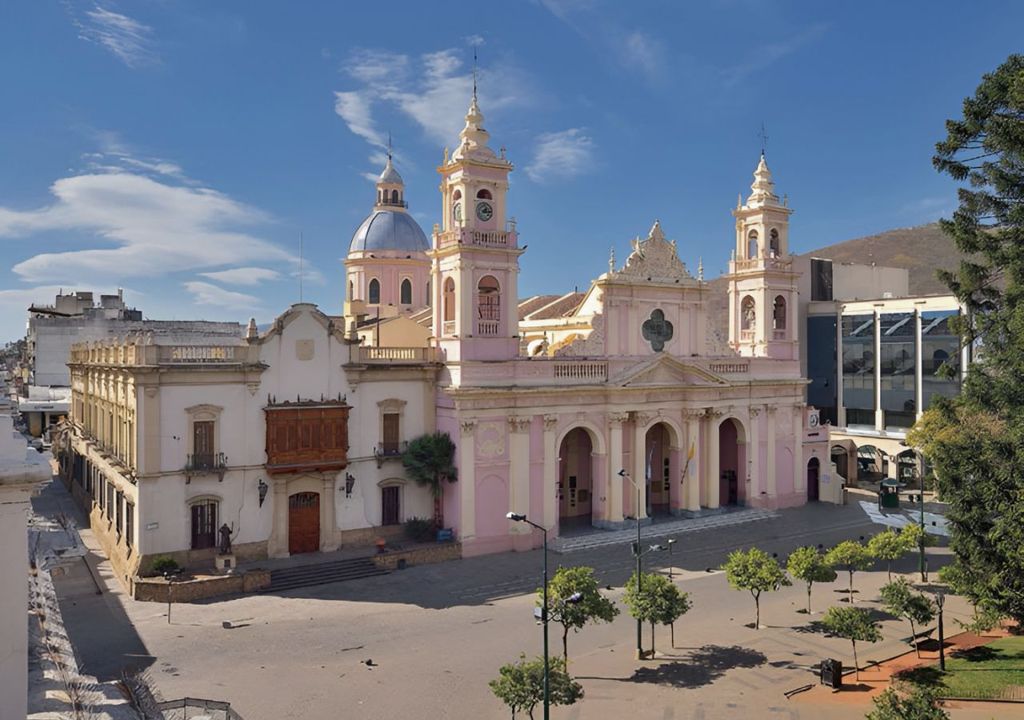 Catedral Basílica de Salta y Santuario del Señor y la Virgen del Milagro en Salta Catedral Basílica de Salta y Santuario del Señor y la Virgen del Milagro en Salta
