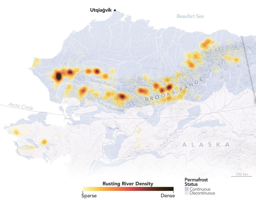 Un mapa de Alaska muestra la ubicación de los ríos oxidados, donde el color rojo indica una mayor densidad. La mayoría se han observado en la cordillera Brooks, que se extiende de este a oeste por el norte de Alaska. En la cordillera Brooks, en el norte de Alaska, se observan ríos oxidados, como se muestra en este mapa basado en observaciones in situ y satelitales realizadas entre 2007 y 2024. NASA/Michala Garrison