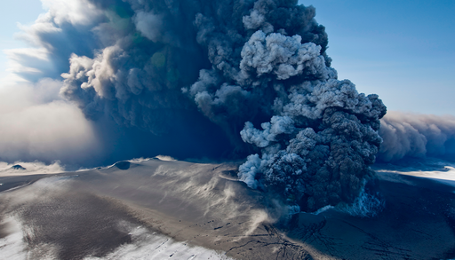 Desinformaci&oacute;n sobre volcanes: los 18 errores que se repiten durante las erupciones y c&oacute;mo detectar las noticias falsas
