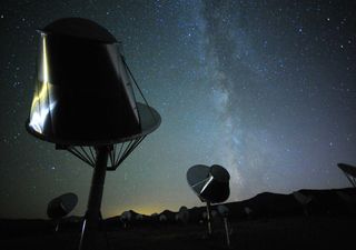 Detectan ráfagas de ondas de radio como un silbido cósmico: provienen del espacio profundo y desafían lo conocido