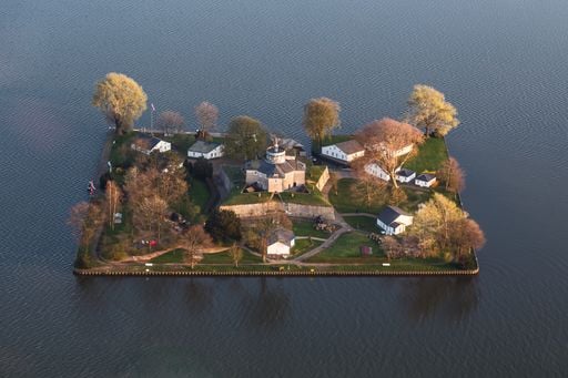 Deutschlands kleinste bewohnte Insel liegt in Niedersachsens gr&ouml;&szlig;tem See