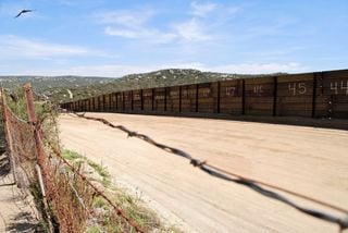 Devastaci&oacute;n en frontera Noroeste de M&eacute;xico: explosiones de EE. UU., destruyen sitios sagrados Kumiai y da&ntilde;an ecosistemas