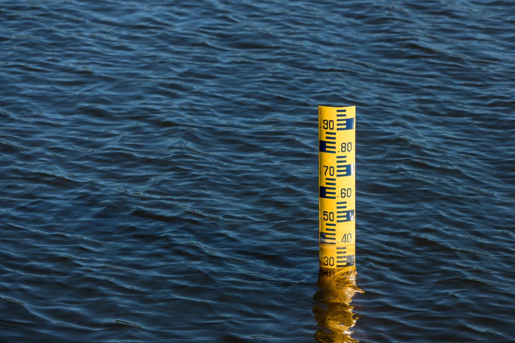 Medidor de agua en embalse