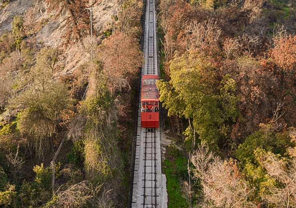 Tour Centenario en Funicular de Santiago.