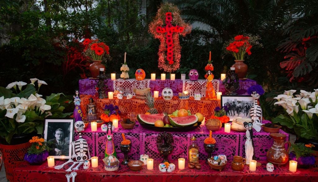 Altar de Día de Muertos Altar de Día de Muertos