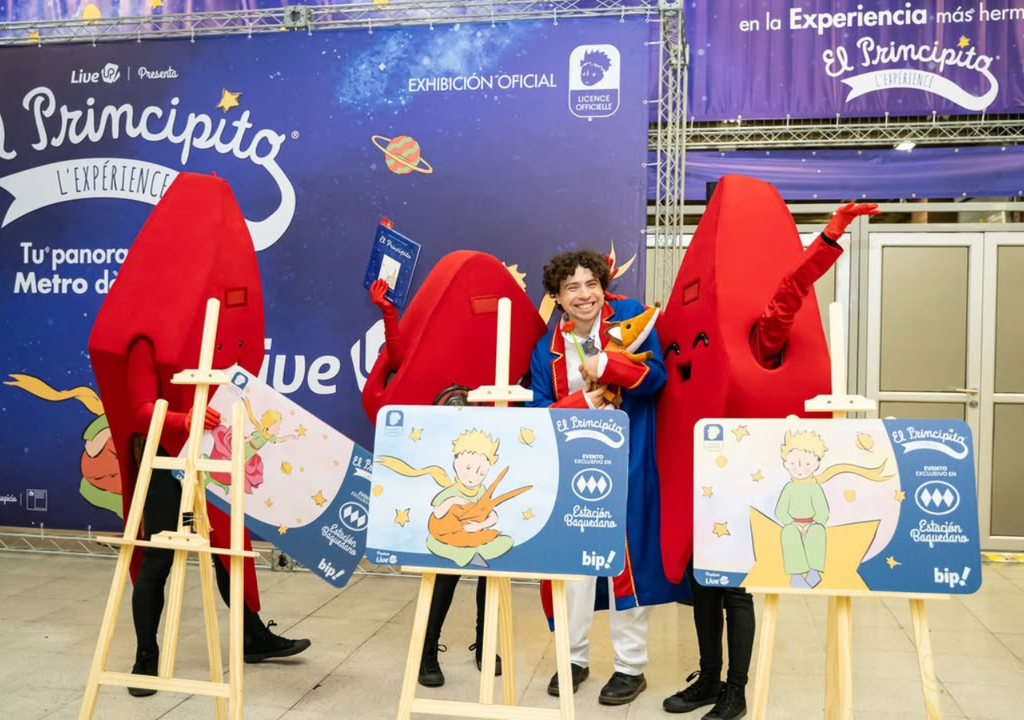 Muestra inmersiva de El Principito en el metro Baquedano.