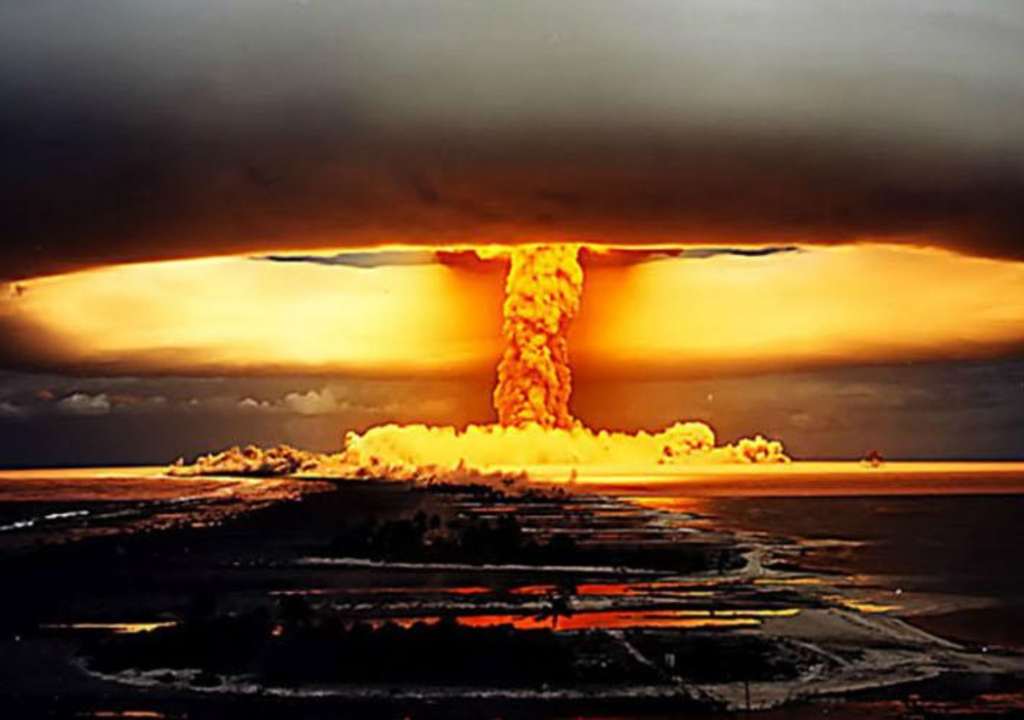 nuclear; bomba atomica; arma nuclear; guerra; salud; radiacion; armamentismo; crisis ambiental; Francia