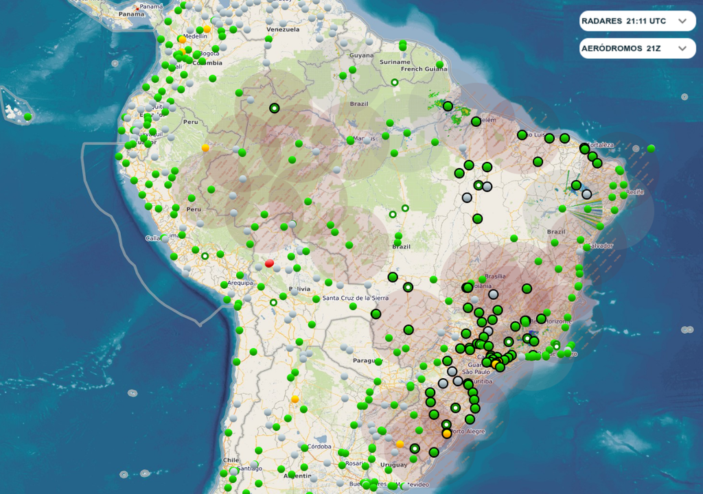 Rede de aeródromos (pontos verdes e amarelos) e de radares meteorológicos (círculos hachurados em vermelho) no Brasil. Créditos: REDEMET.