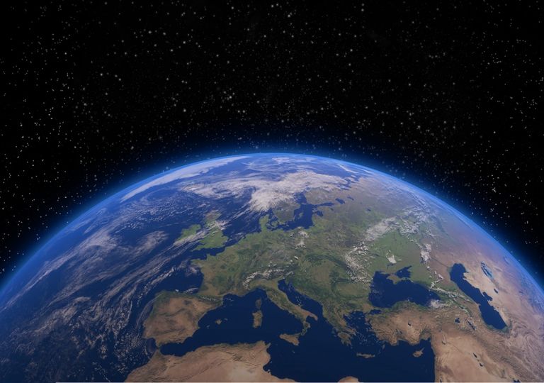 En nuestra oscuridad —en toda esa inmensidad—, no hay ni un indicio de que vaya a llegar ayuda desde algún otro lugar para salvarnos de nosotros mismos.- Carl Sagan En nuestra oscuridad —en toda esa inmensidad—, no hay ni un indicio de que vaya a llegar ayuda desde algún otro lugar para salvarnos de nosotros mismos.- Carl Sagan