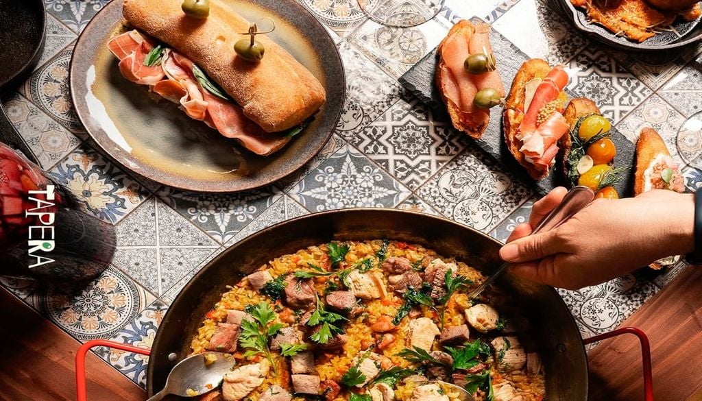 tapas La Tapera se presenta como el mejor lugar para compartir tapas y vermu con amigos en Viña del Mar. Imagen: @tapera.bar