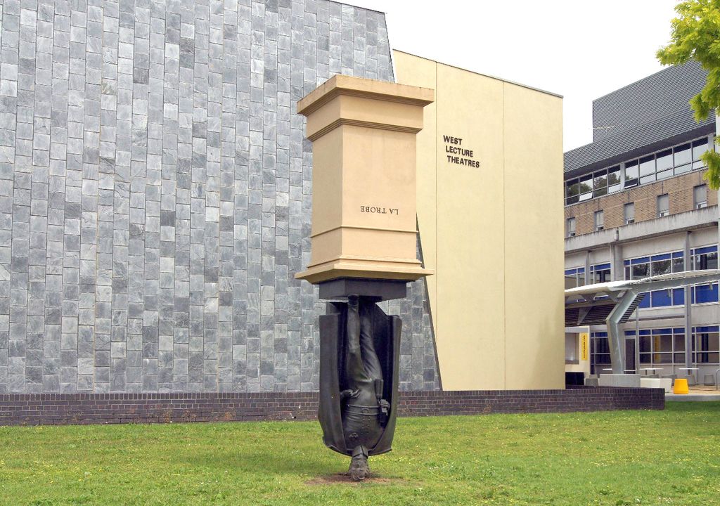 Monumento a La Trobe