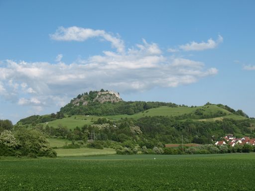 Festung mit Ausblick: Die gr&ouml;&szlig;te Burgruine Deutschlands liegt auf einem Vulkankegel