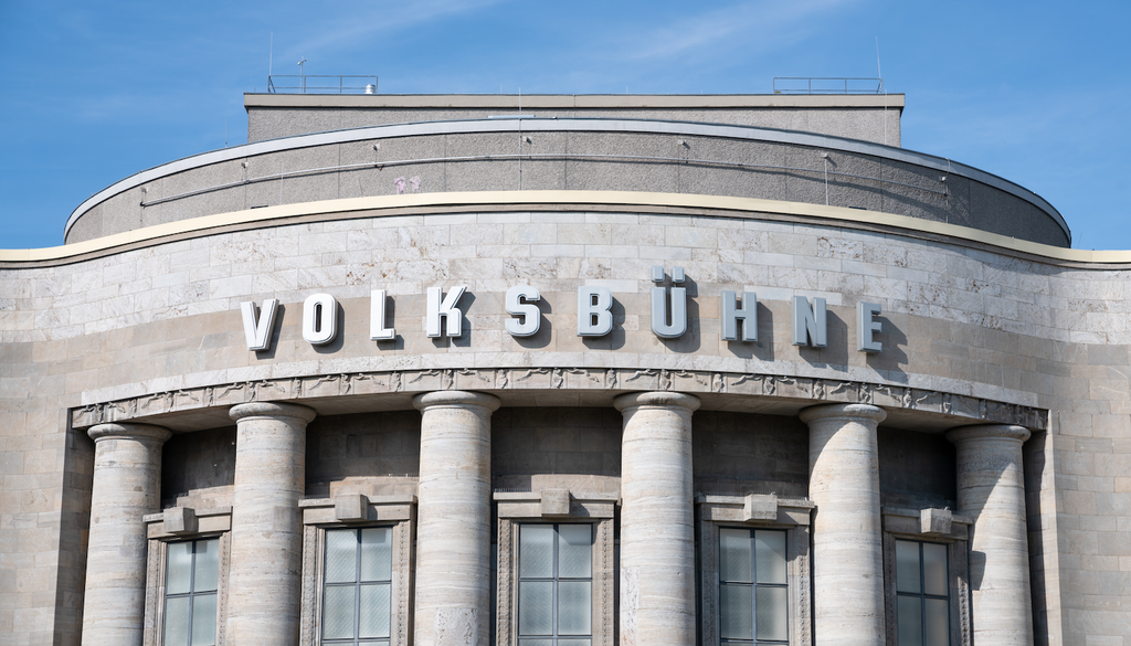 Berlin Schwimmbecken, Debatten, Wetter, Pro-Argument, Hitze Mitten in Berlin sorgt ein Schwimmbecken für hitzige Debatten – jetzt liefert das Wetter das stärkste 'Pro-Argument': Die große Hitze kommt.