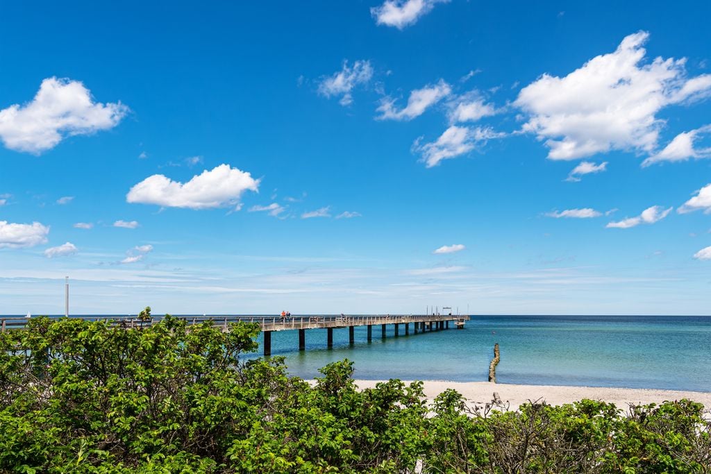 Seebrücke 200 Meter auf die Ostsee hinaus: Die Seebrücke von Heiligendamm. Foto: Adobe Stock