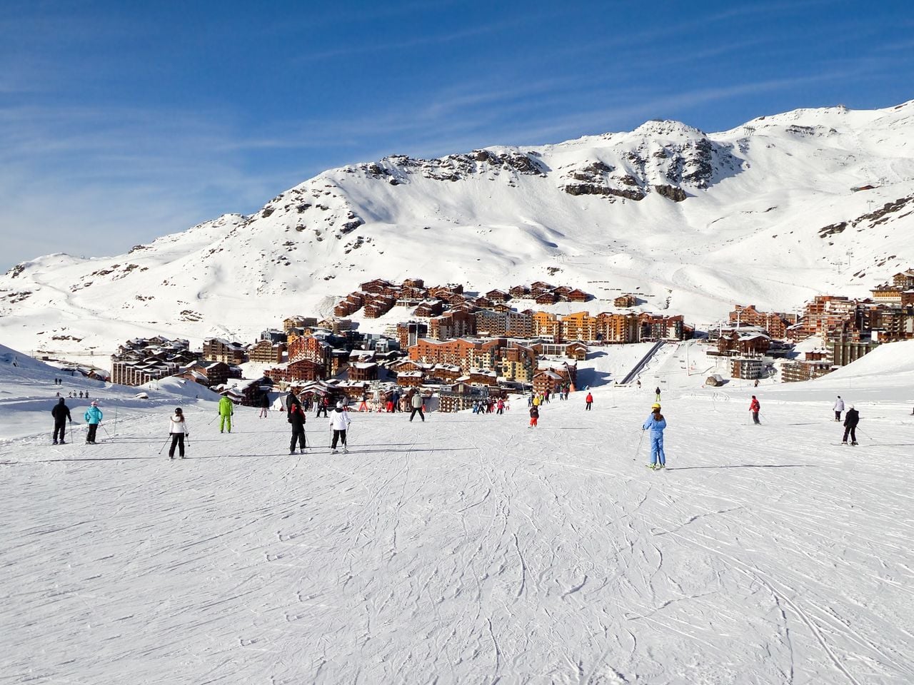 Die drei Täler Belleville, Méribel und Courchevel bilden die top-platzierte Skischaukel in Savoyen. Foto: Adobe Stock