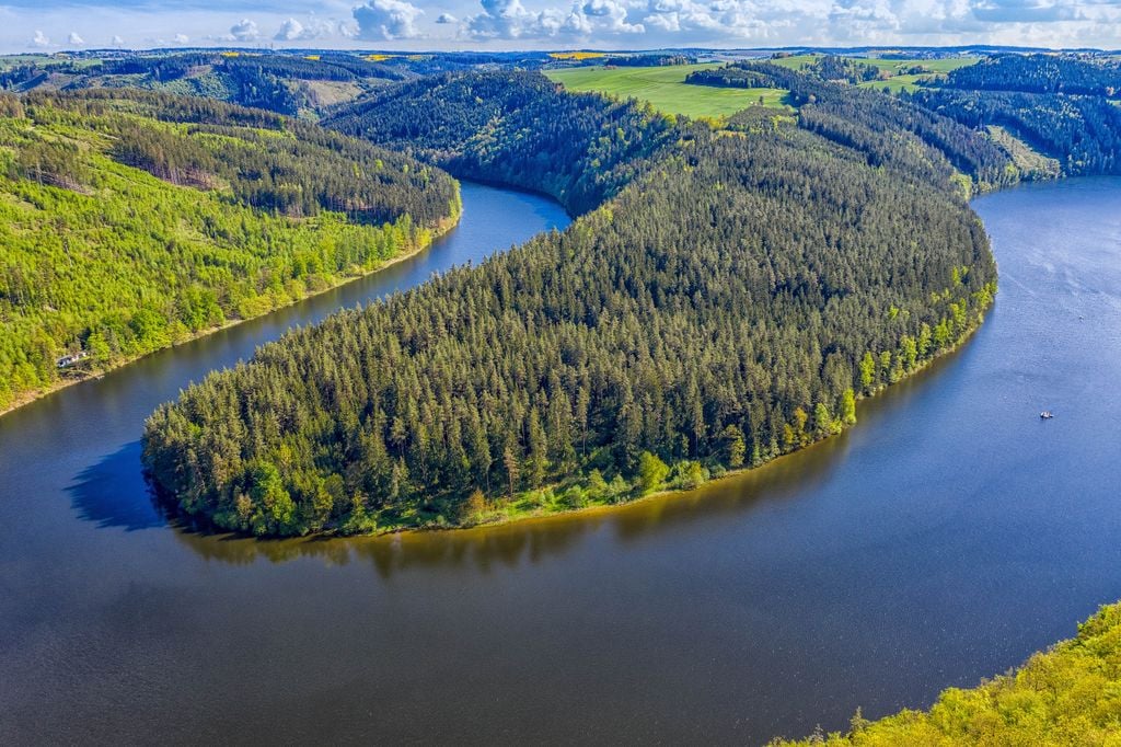 Saaleschleife Nicht Saar-, sondern Saaleschleife: Ein wunderschöner Abschnitt des größten deutschen Stausees. Foto: Adobe Stock
