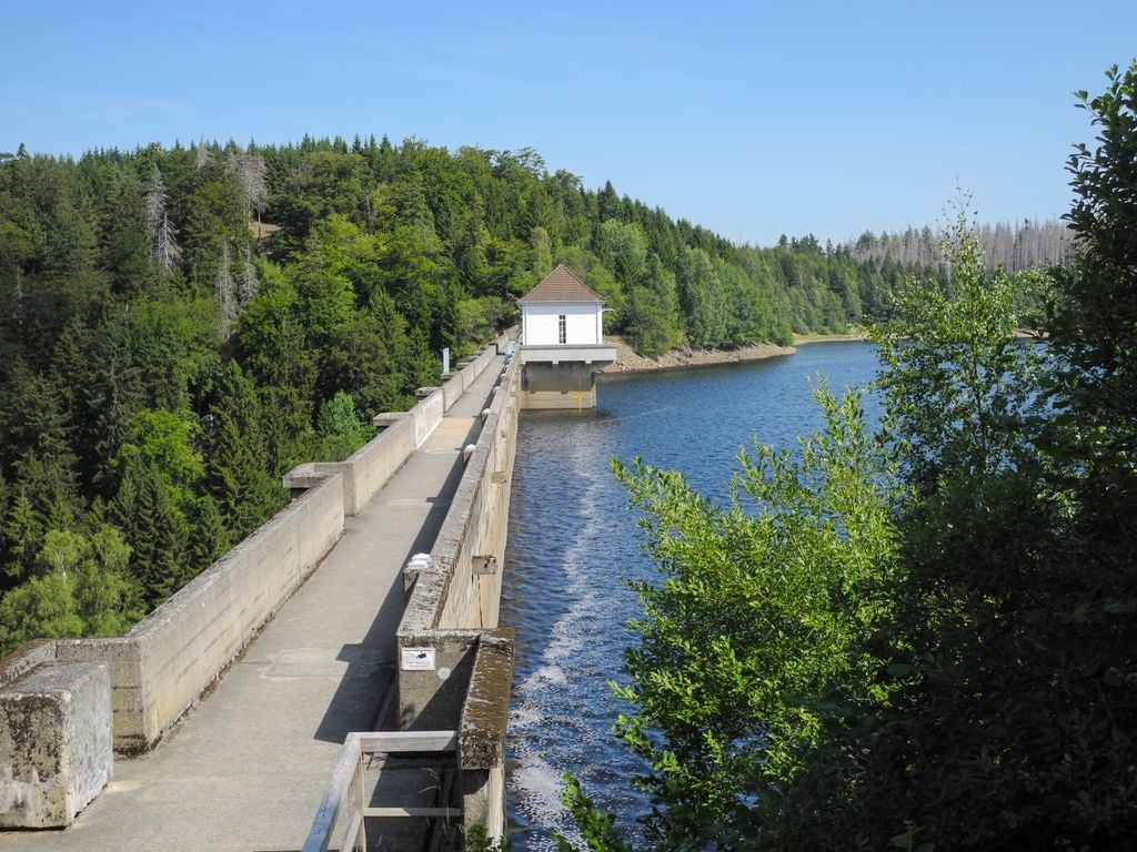 Die Staumauer der Eckertalsperre war früher Sperrgebiet. Foto: Adobe Stock
