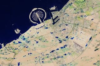 El diluvio en los Emiratos Árabes Unidos de mediados de abril de 2024 deja imágenes inéditas desde satélite