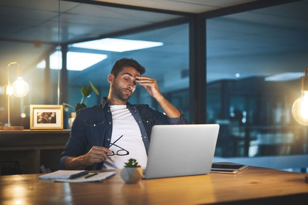 El burnout es un factor de riesgo laboral, se trata de un estado de agotamiento físico, mental y emocional derivado de la hiperconexión.
