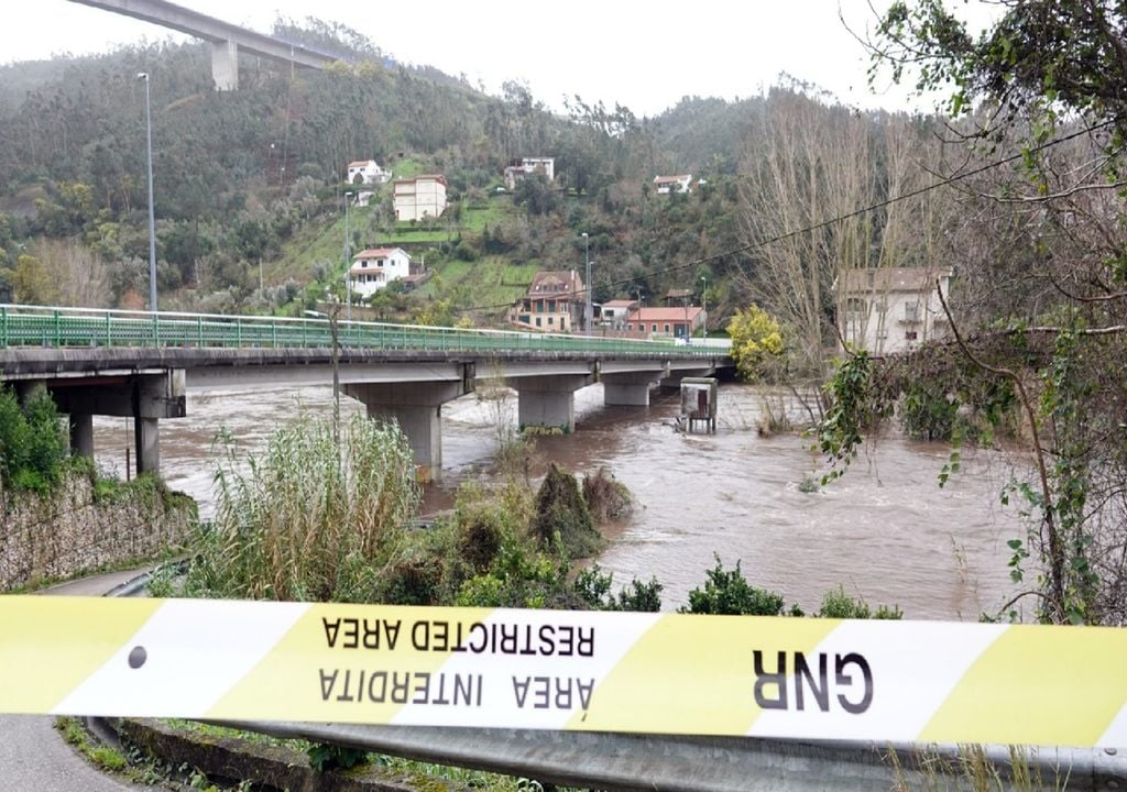 A intensidade da chuva no caudal do Mondego levou a câmara de Coimbra a retirar a população das zonas ribeirinhas. Foto: Município de Coimbra.