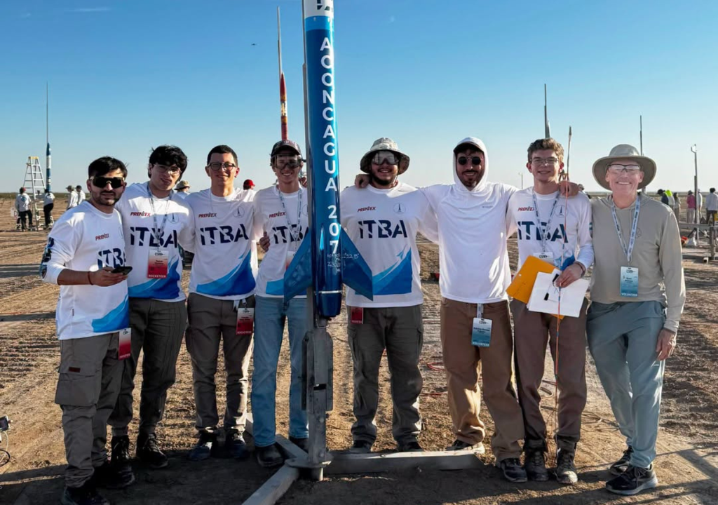 Cohete Aconcagua Los participantes debieron diseñar, fabricar, lanzar y recuperar cohetes capaces de alcanzar distintas altitudes (entre 3 y casi 14 kilómetros). Foto: Gentileza ITBA Universidad