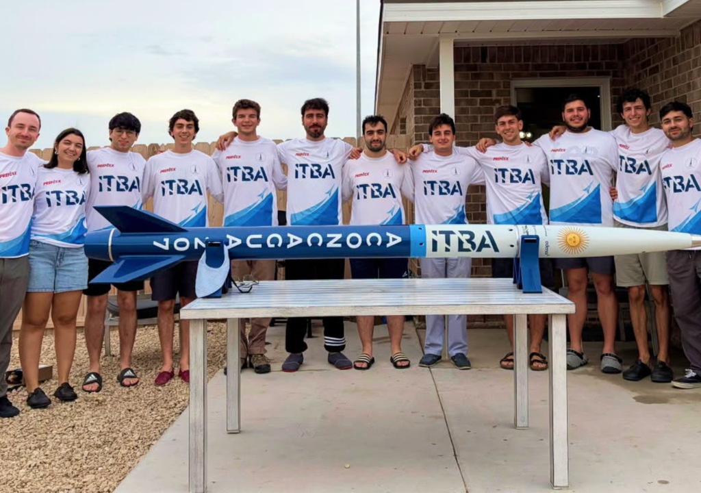 Cohete Aconcagua Participaron 60 estudiantes de Ingeniería Mecánica, Electrónica, Industrial, Informática, Bioingeniería y la Licenciatura en Analítica. Foto: Gentileza ITBA Universidad