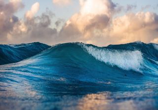 Tendencia inesperada: descubren una disminución en la evaporación oceánica con el aumento de la temperatura actual