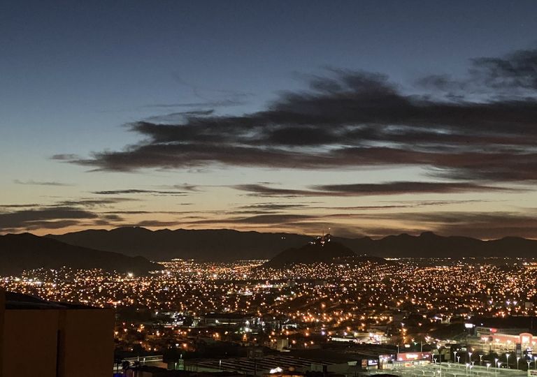 Disminuye notablemente el valor de la temperatura Disminuye notablemente el valor de la temperatura