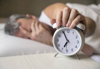 Dividir o sono em vários períodos pode aumentar riscos de doenças, diz estudo