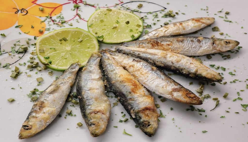 Sardinha assada Após vários anos de escassez, podemos voltar a comer sardinhas neste verão, sem peso na consciência. Foto: Mario Cvitkovic/Pixabay