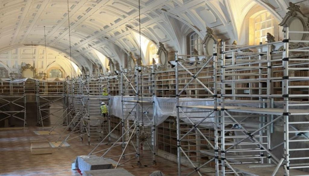 Obras de restauro do Palácio Nacional de Mafra Após dois anos de obras e um inverno difícil, o Palácio de Mafra está pronto e reabre em julho. Foto: reprodução de Facebook/Palácio Nacional de Mafra