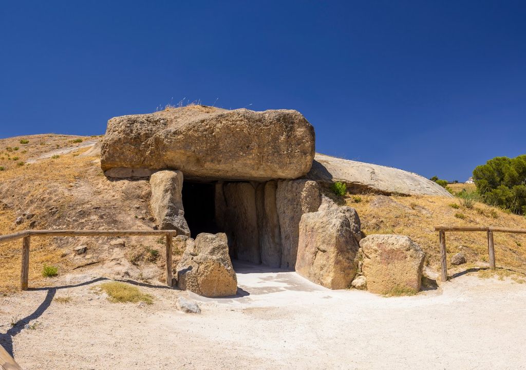 dolmen, monumento