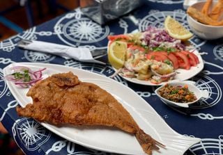 Dónde comer en Caleta de Horcón: cómo llegar y qué probar en este clásico rincón costero