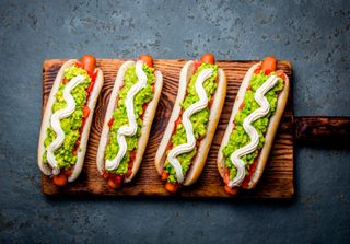 Dónde comer en Santiago el mejor completo: el hot dog más chileno