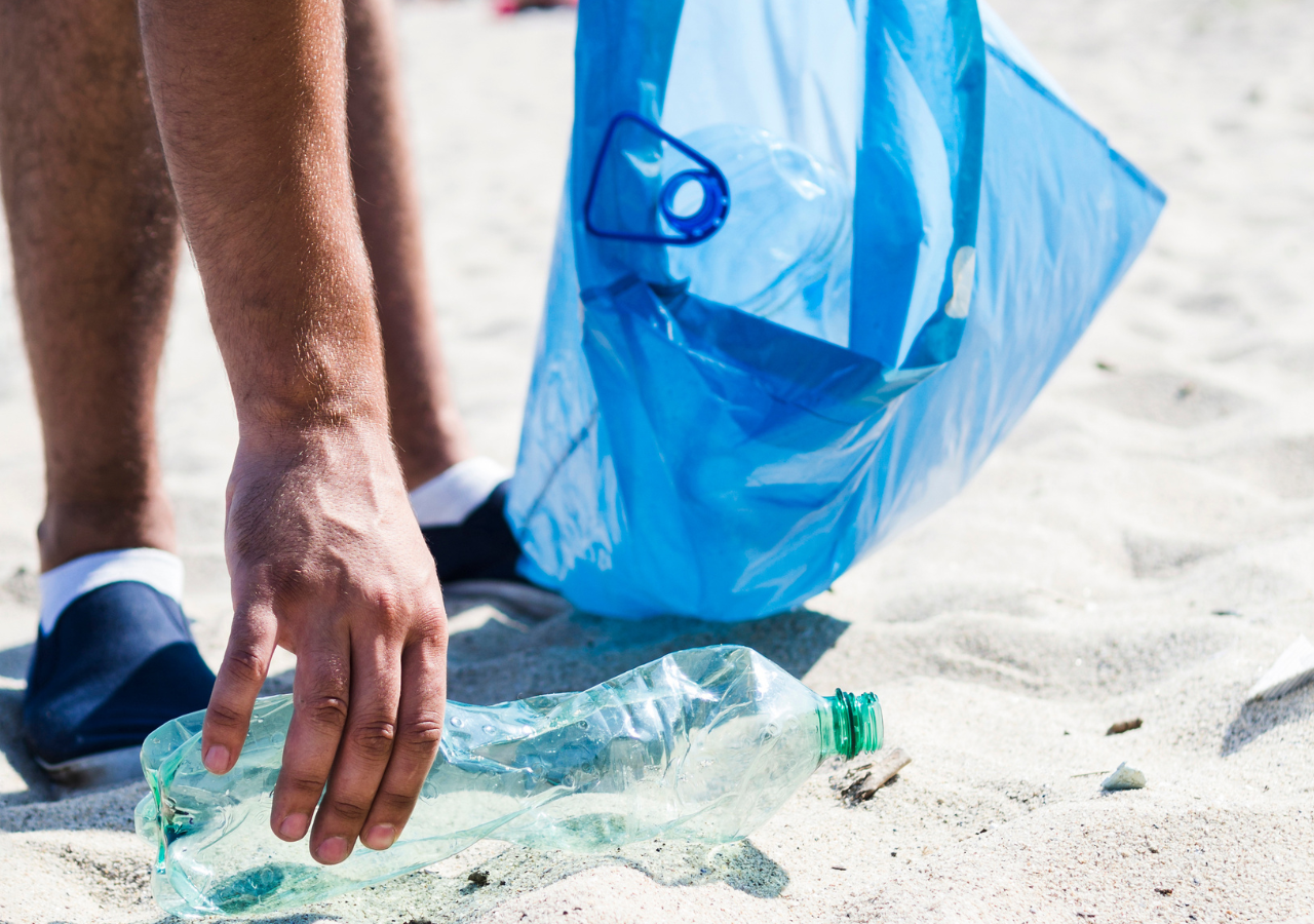 La recolección de residuos es solo uno de los factores que determinan la limpieza de una playa. La accesibilidad y presencia de servicios también son claves.