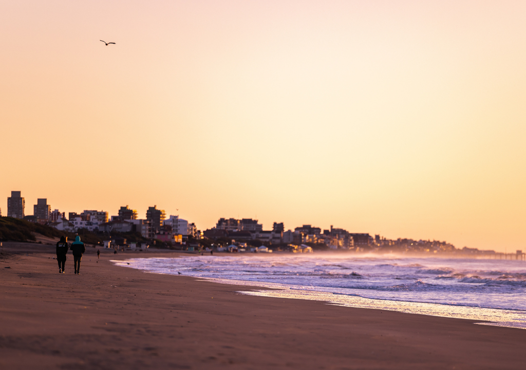 Menos ruido, menos gente y más desconexión: crece la tendencia por las playas alejadas en Argentina.