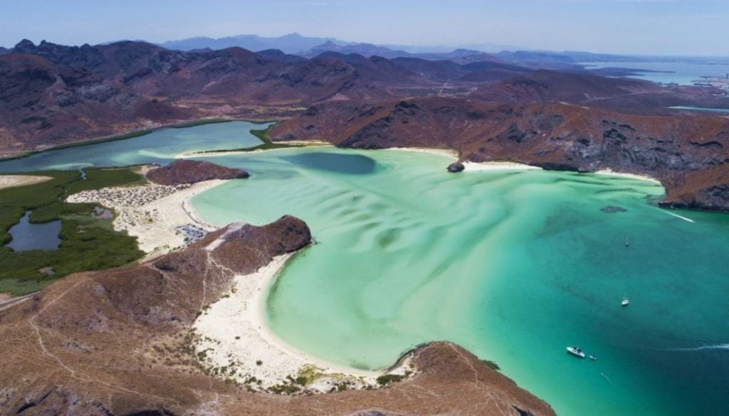 Playa Balandra: uno de los principales atractivos naturales de Baja California Sur. Playa Balandra, uno de los principales atractivos naturales de Baja California Sur.