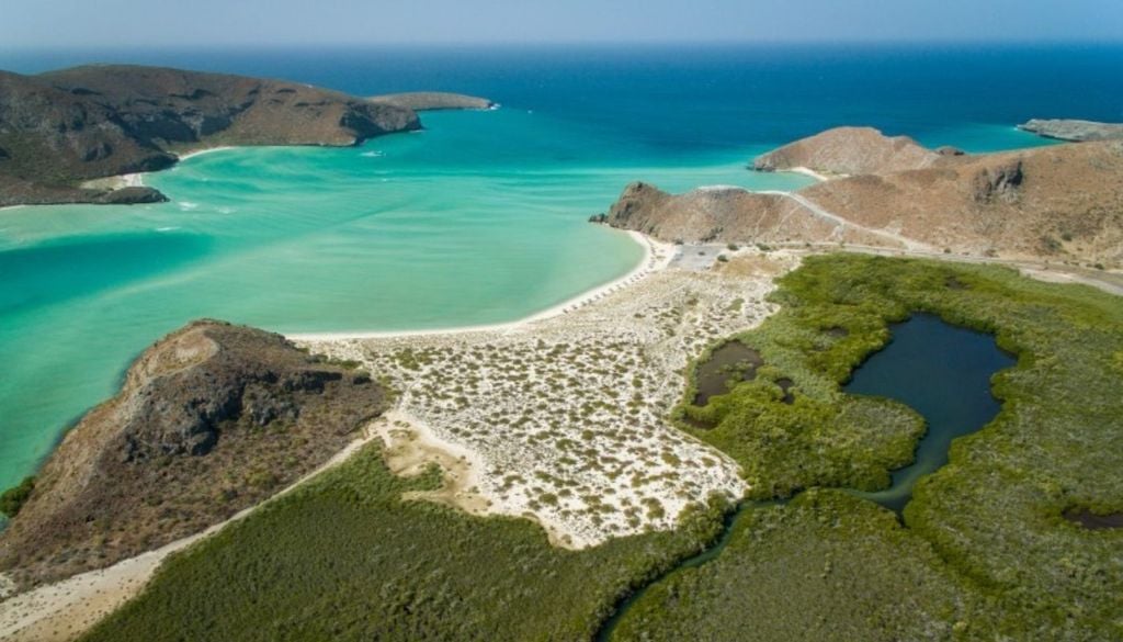 Los paisajes desértico-marinos que caracterizan a Balandra. Los paisajes desértico-marinos: el escenario natural que caracteriza a Balandra.