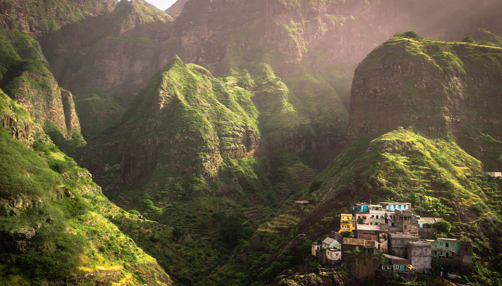 Las islas ofrecen paisajes que parecen sacados de Jurassic Park.