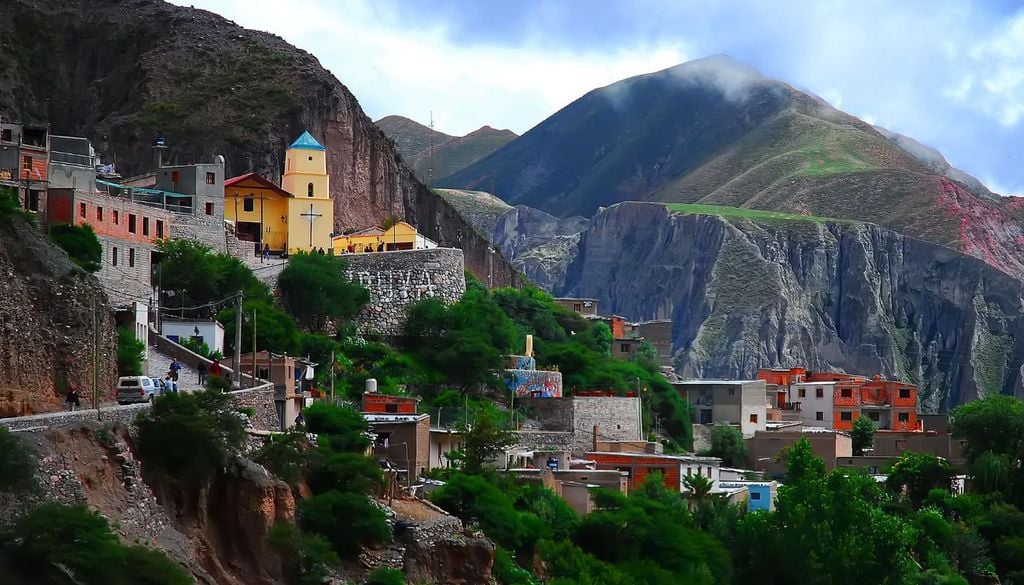 La emblemática postal de Iruya con la Iglesia de San Roque y San José como protagonista