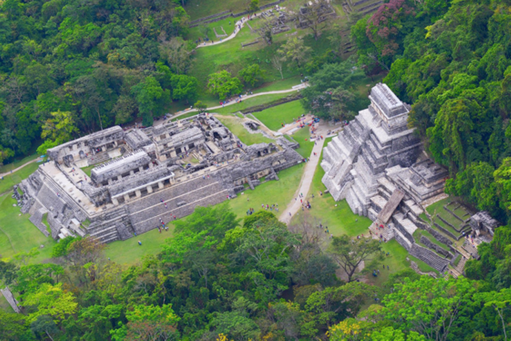 Vista aérea de la Zona arqueológica de Palenque, Chiapas.