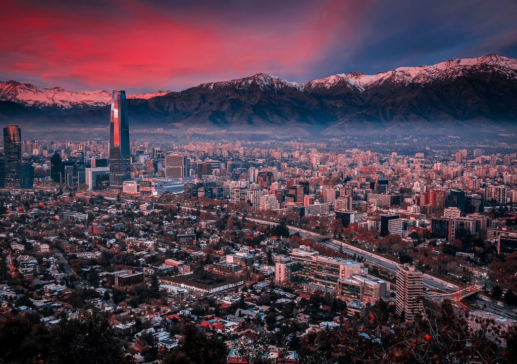 Vistas de la ciudad de Santiago de Chile al atardecer.