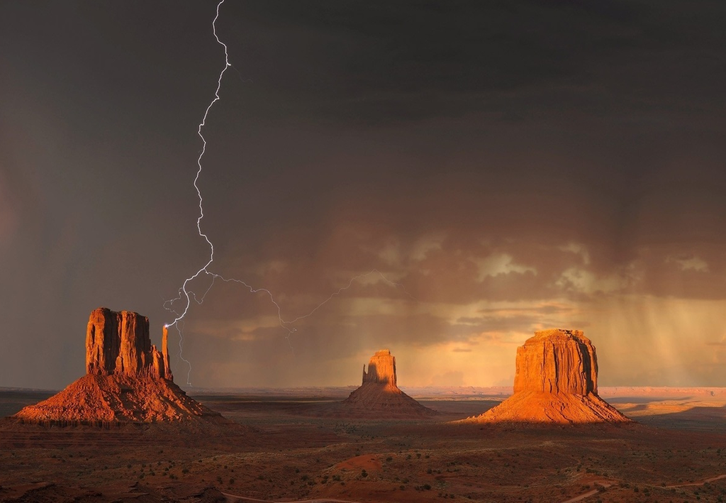 Blitz im Monument Valley USA