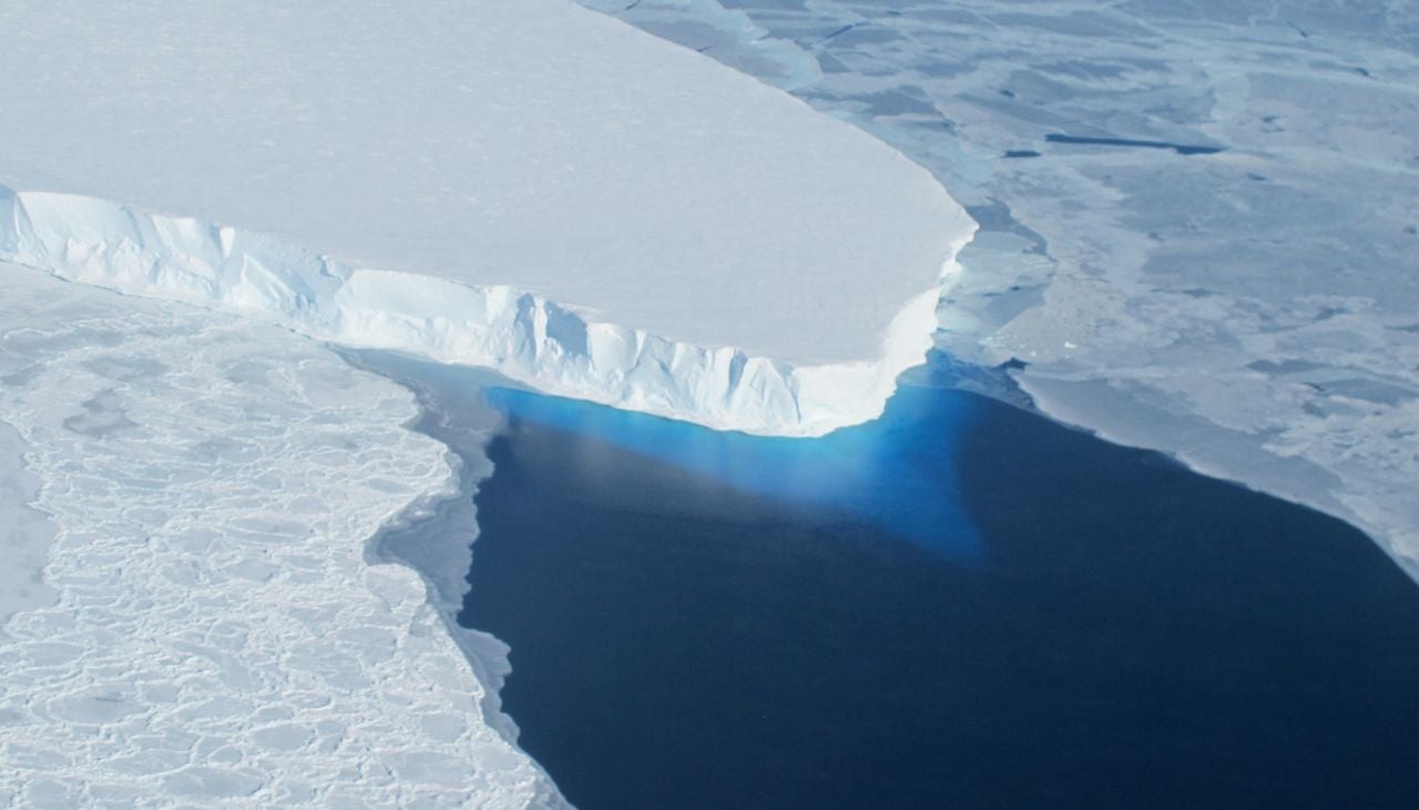 Neueste Berechnungen der Gletscherunterseite liefern beunruhigende Daten. Bild: NASA/OIB/Jeremy Harbeck