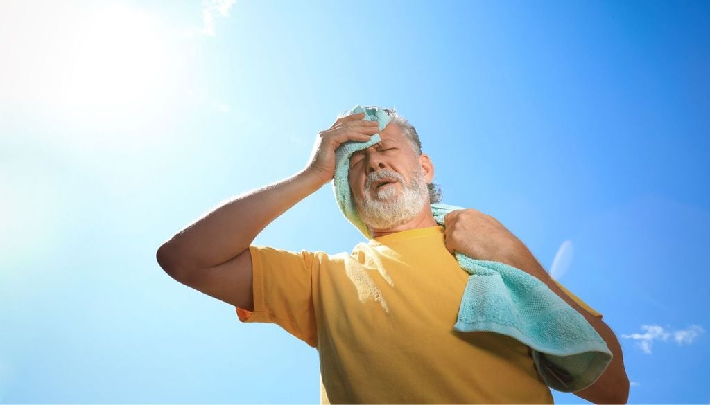 stanchezza mare Sole, caldo e attività fisica causano perdita di liquidi e sali minerali, da integrare bevendo molto