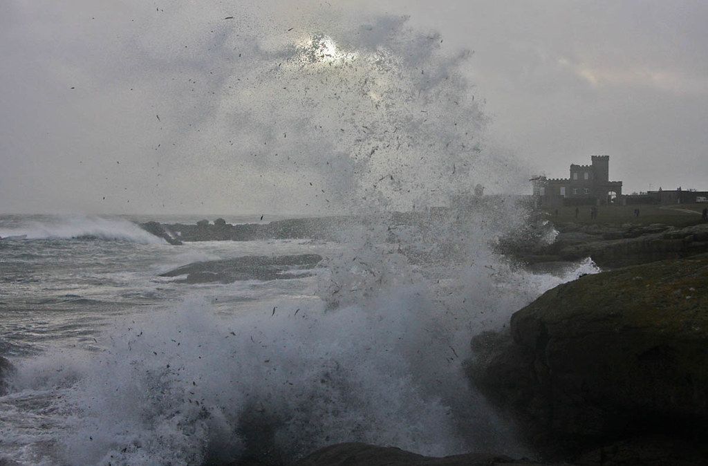 Avec une mer déchaînée et des pluies diluviennes, des inondations de grande ampleur ont touché les Bahamas. Avec une mer déchaînée et des pluies diluviennes, des inondations de grande ampleur ont touché les Bahamas.