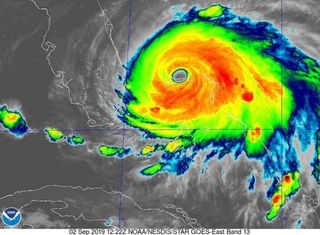 Dorian deja el norte de las islas de Bahamas con imágenes dantescas